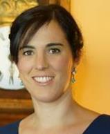 Alemán- licenciada en traducción e interpretación y ex alumna del colegio alemán