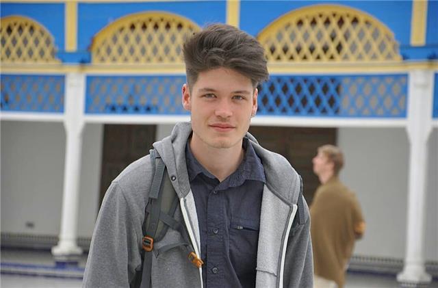 1a CLASE GRATIS. Chico de 19 años se ofrece para dar clases y técnicas de estudio