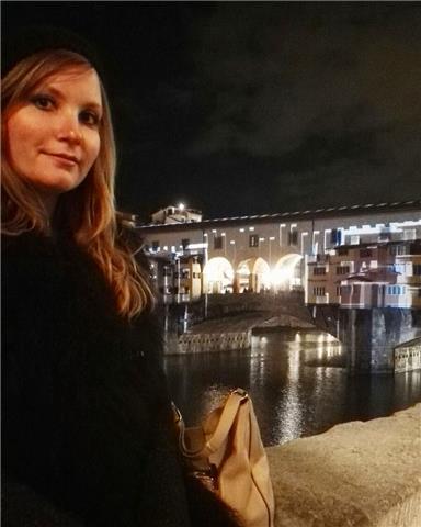 studentessa universitaria alla facolta' di farmacia
