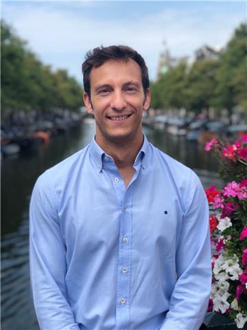 Ingeniero industrial y piloto comercial con vocación de enseñanza se ofrece para dar clases particulares a primaria, secundaria y bachillerato en las materias de matemáticas, física e inglés