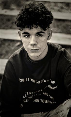 Soy clases de todas las asignaturas de la rama de sociales. Lengua, matemáticas, historia