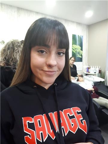 Doy clases a estudiantes de primera y eso , tengo el título de first certificate solo barberà y sabadell