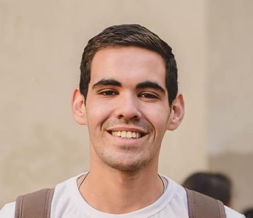 ¡Hola! Soy Lucas, estudiante avanzado del profesorado de inglés y apasionado por la enseñanza del idioma. :)