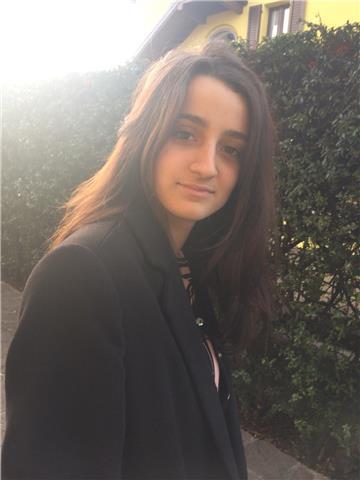 Studentessa di Lettere disponibile