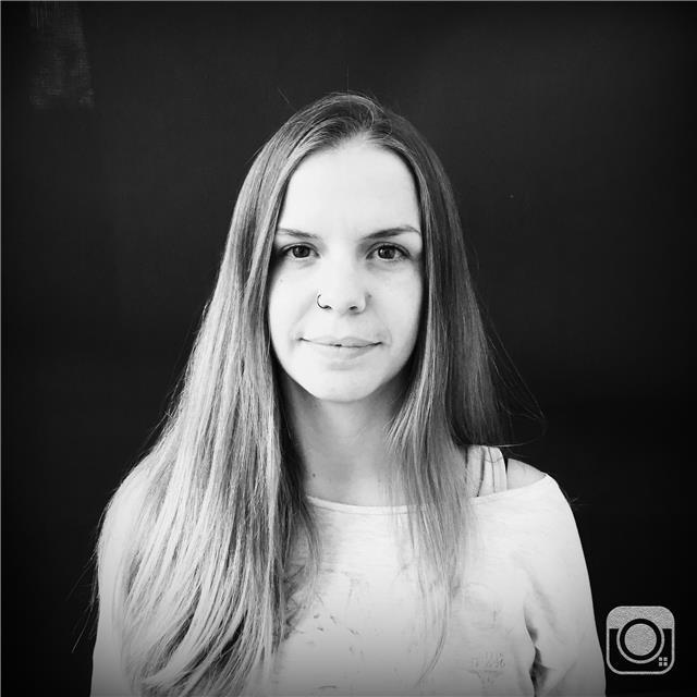 Profesora de diseño gráfico presencial (adobe photoshop, illustrator, indesign...)