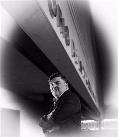 Profesor titulado en los conservatorios de nápoles, milán y salerno y profesor en alicante