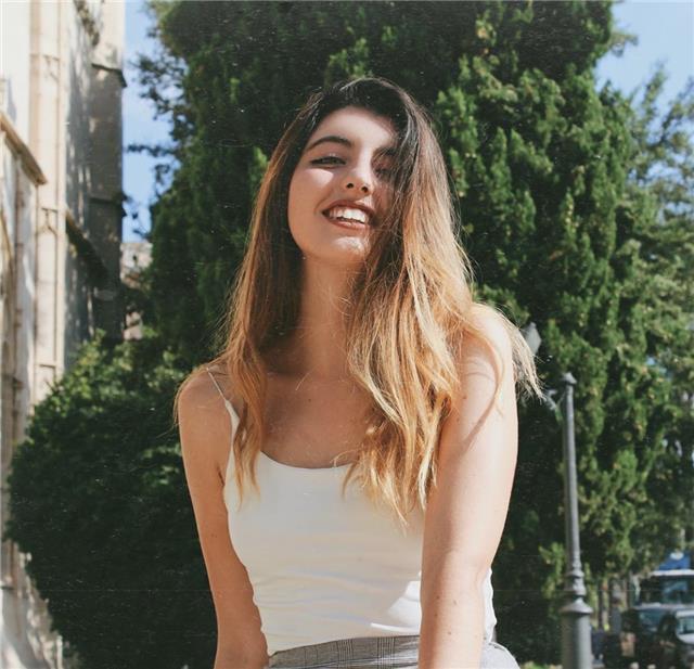 Doy clases de repaso económicas de castellano, catalán, biología, historia, literatura, inglés a estudiantes de primaria y eso