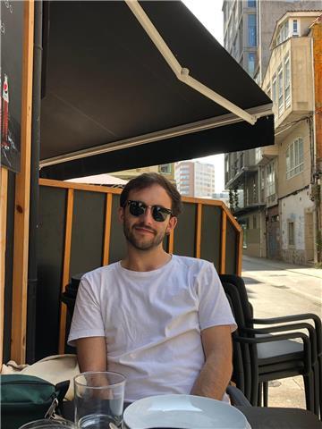 Biólogo recién graduado de un máster para clases de cualquier ámbito de ciencias (biología, química, física y matemáticas). alto nivel de inglés académico, por lo que podría dar clases en inglés. además también estoy abierto a dar clases o apoyo de asigna