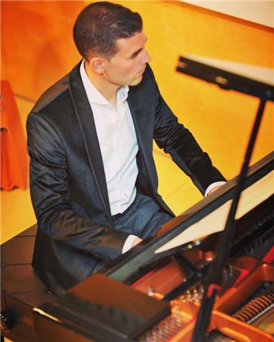 Doy clases particulares de piano, lenguaje musical, piano, armonía, análisis, historia de la música, composición y órgano