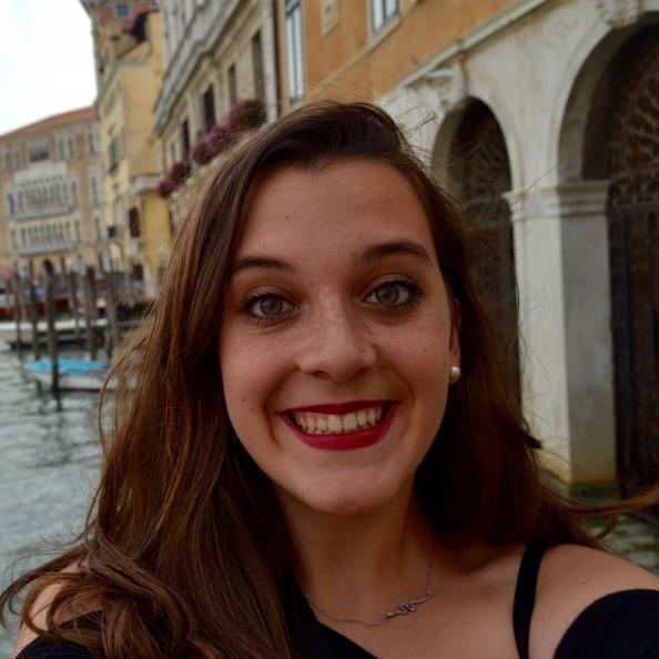 Profesora de primaria y la eso (lengua y literatura, matematicas, biología, física, inglés) con 5 años de experiencia