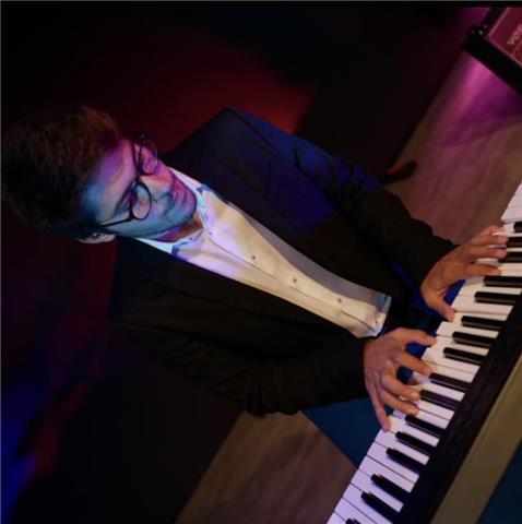 Insegnante di pianoforte offre lezioni online o in zona Venezia/Padova