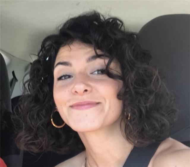 Insegnante online per tutte le età di lingua inglese, storia,geografia, latino e letteratura italiana