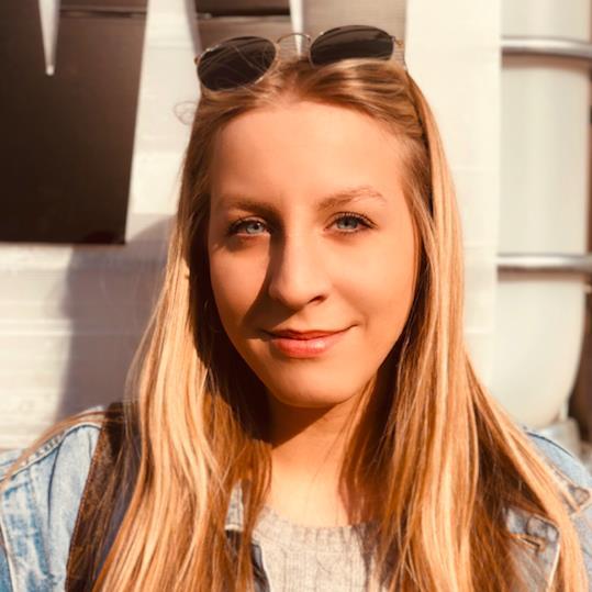 Studentessa madrelingua, con esperienza di insegnamento, offre lezioni online di inglese per tutti i livelli