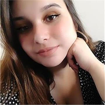 Bonjour. Je suis un portugais natif, et je propose des cours de conversation privée à Paris