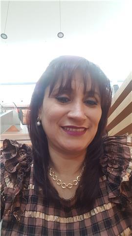 Soy colombiana
tengo muy buenas bases 
matemáticas y puedo dar clases niños y jóvenes de bachiller, , fui exonerada por mis habilidades en matemáticas en la universidad, me gusta enseñar a otros mis conocimientos, estoy disponible