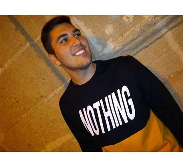 Especialidad en francés, hice bachillerato de ciencias de la salud, así que también puedo impartir asignaturas de esa rama