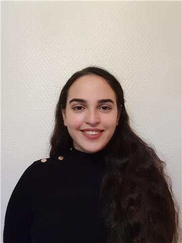 Étudiante en économie et gestion, je suis disponible pour donner des cours de maths et remise à niveau pour des collégiens et des écoliers
