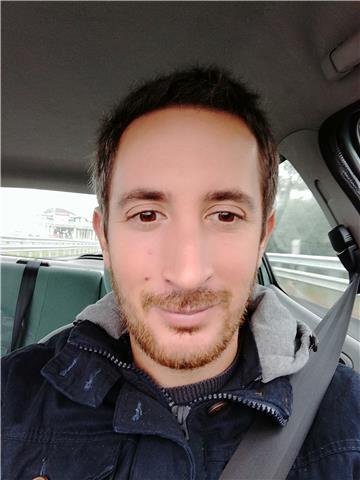 Tengo más de 10 años de experiencia dando clases particulares a todos los niveles.
Tengo el certificado C2 (Proficiency) de Cambridge