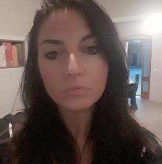 Laureata in lingue e letterature impartisce lezioni di inglesi per studenti e adulti