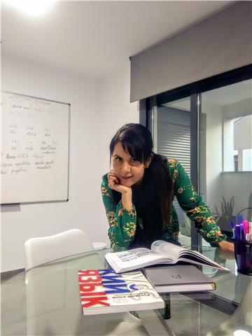 Profesora nativa da clases particulares y en grupo a niños y adultos en la academia  talk to me school  en villarreal (castellon)