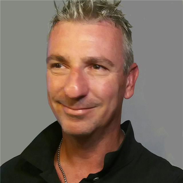 Architetto laureato con pluriennale esperienza in scuole secondarie di i° e ii° grado impartisce lezioni