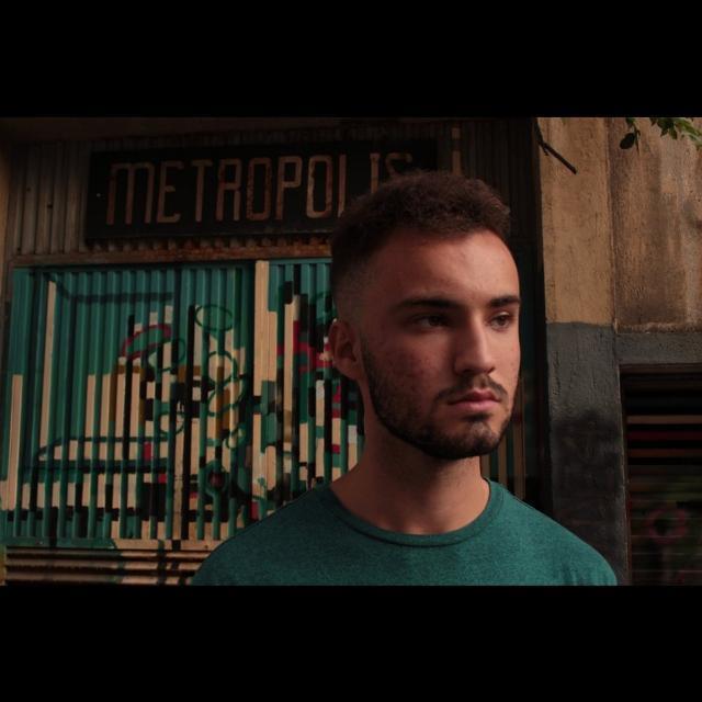 Graduado en física teorica con amplia experiencia en clases partículares ofrece dar clases particulares a domicilio