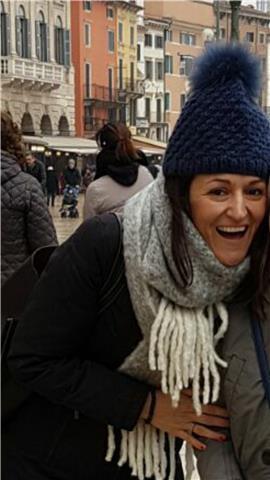Insegnante privata d'inglese. Laureata in lingue con esperienza insegnamento ad adulti ragazzi e bambinj