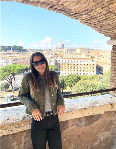 Sono una studentessa di fisioterapia, con diploma di maturità di liceo scientifico