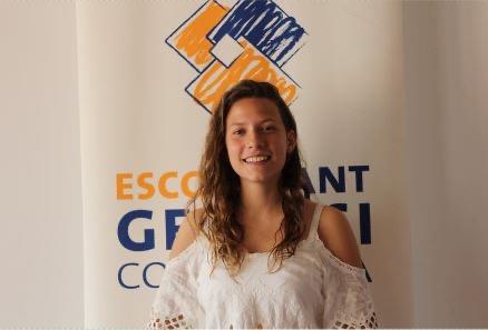 Estudiante de educación primaria imparte clases a alumnos de primaria y eso