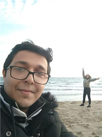 Ragazzo diplomato al liceo scientifico con ottimi voti, sono un ragazzo serio che piace aiutare a chi ne ha bisogno