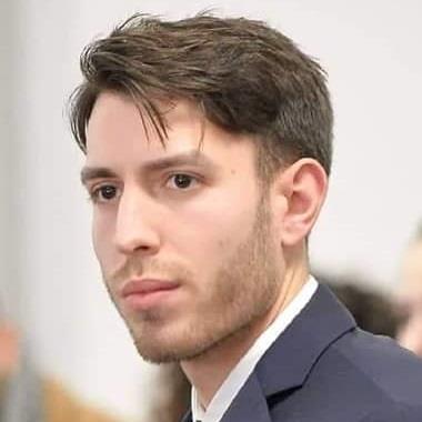 Ho appena conseguito una laurea magistrale in  Management delle imprese  con specializzazione curriculare in marketing... posso offrire il mio supporto a chiunque necessiti di un aiuto per materie attinenti il diritto di impresa, commerciale, privato, pub