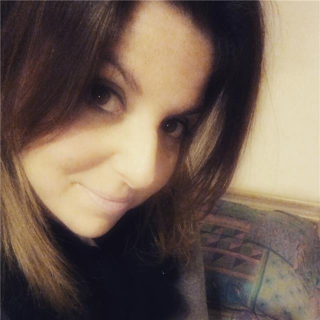 Laureata in lingue e culture pee impartisce lezioni di inglese/francese/doposcuola - presenza o online