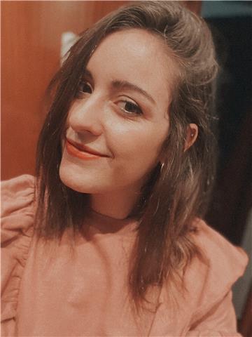 Maestra con lengua materna catalana, imparto clases desde primária hasta adultos. zona badalona y barcelona, me puedo desplazar o hacer clases online