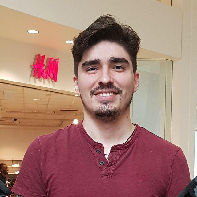 Doy clases básicas e intermedias de uso funcional de inglés. Tengo una diploma CELTA de enseñanza de inglés como segundo idioma y más de una década viviendo en Canadá. Cualquier duda y consulta no duden en darme un mensaje