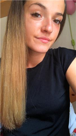 Realizo clases de lengua castellana, catalana o inglés. he estado dando clases durante 2 años a niños entre 9 y 13 años y sus notas mejoraron