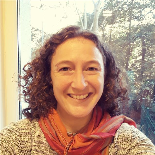 Profesora de lenguas inglesa y español para extranjero con más de 13 años de experiencia en clases para jóvenes y adultos. metodologías activas, participación y motivación del estudiante. para estudiantes a partir de los 12 años y adultos, también puedo t