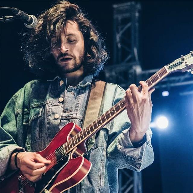 Lezioni di chitarra, tecnica strumentale, teoria e armonia, studio degli stili