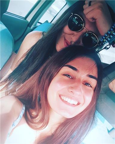 Ciao! Sono Ivana e studio Canto da sei anni. Mi piacerebbe trasmettere le mie conoscenze a chi come me ama questa disciplina :)