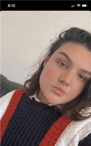 Estudiante que ofrece clases para niños y jóvenes