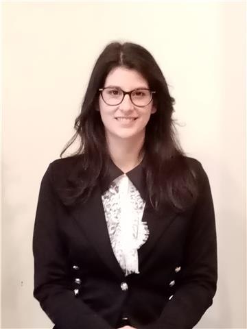 Laureata in lingue e comunicazione interculturale con il massimo dei voti, impartisce ripetizioni fino ad un livello c1