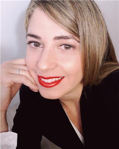 Professora de Língua Portuguesa para brasileiros e estrangeiros