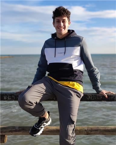 Estudiante de magisterio realiza cualquier clase de repaso