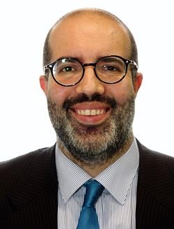 Profesor licenciado en economía y ade con amplia experiencia en sector financiero, asegurador y laboral