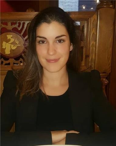 Profesora titulada. 
soy maestra de educación infantil y primaria. tengo 7 años de experiencia como maestra de clases particulares.
trabajo en una escuela del vallés.
doy clase de todas las materias de primaria, incluyendo inglés