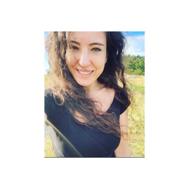 Sono una studentessa di ingegneria con la passione per l'inglese! Sono stata un anno in Irlanda come ragazza au pair. Sono disponibile a dare ripetizioni a bambini delle elementari (per imparare l'inglese in modo creativo) e a ragazzi delle scuole medie e