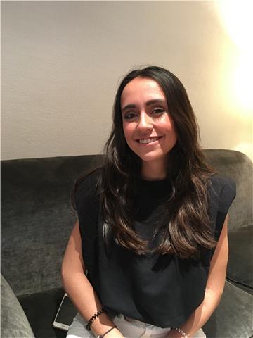 Profesora de educación infantil y primaria imparte apoyo escolar para aprender de forma dinámica y práctica