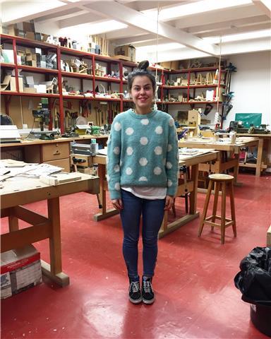 Recientemente acaba mi carrera de diseño y me gustaría poder ayudar con los deberes y el estudio a todos esos niños que lo necesiten. cualquier asignatura desde matemáticas a platica pasando por inglés y/o francés