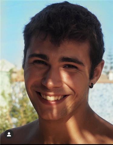 Estudiante de Bachiller da clases de apoyo de química