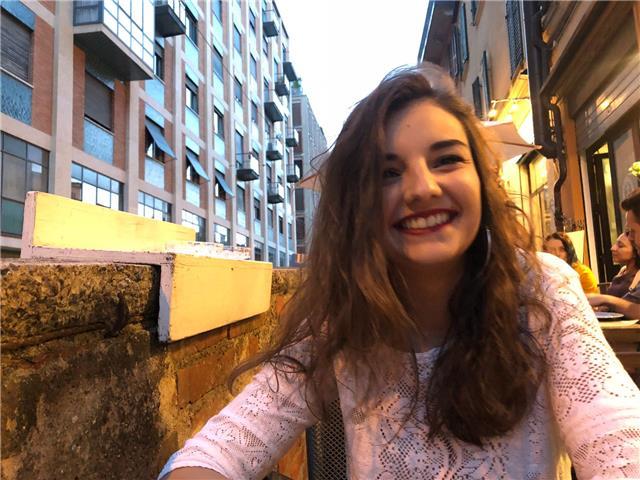 Studentessa laureanda in filologia classica offre lezioni private di storia geografia italiano latino greco filosofia
