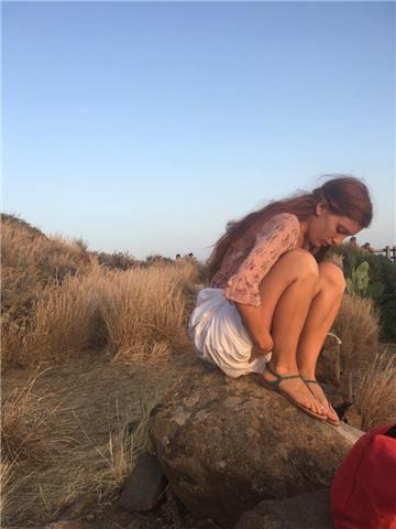 Mi chiamo Nina, sono laureata in Lettere e Filosofia e ho più di 7 anni di esperienza in lezioni private e babysitting. Sono solare e precisa